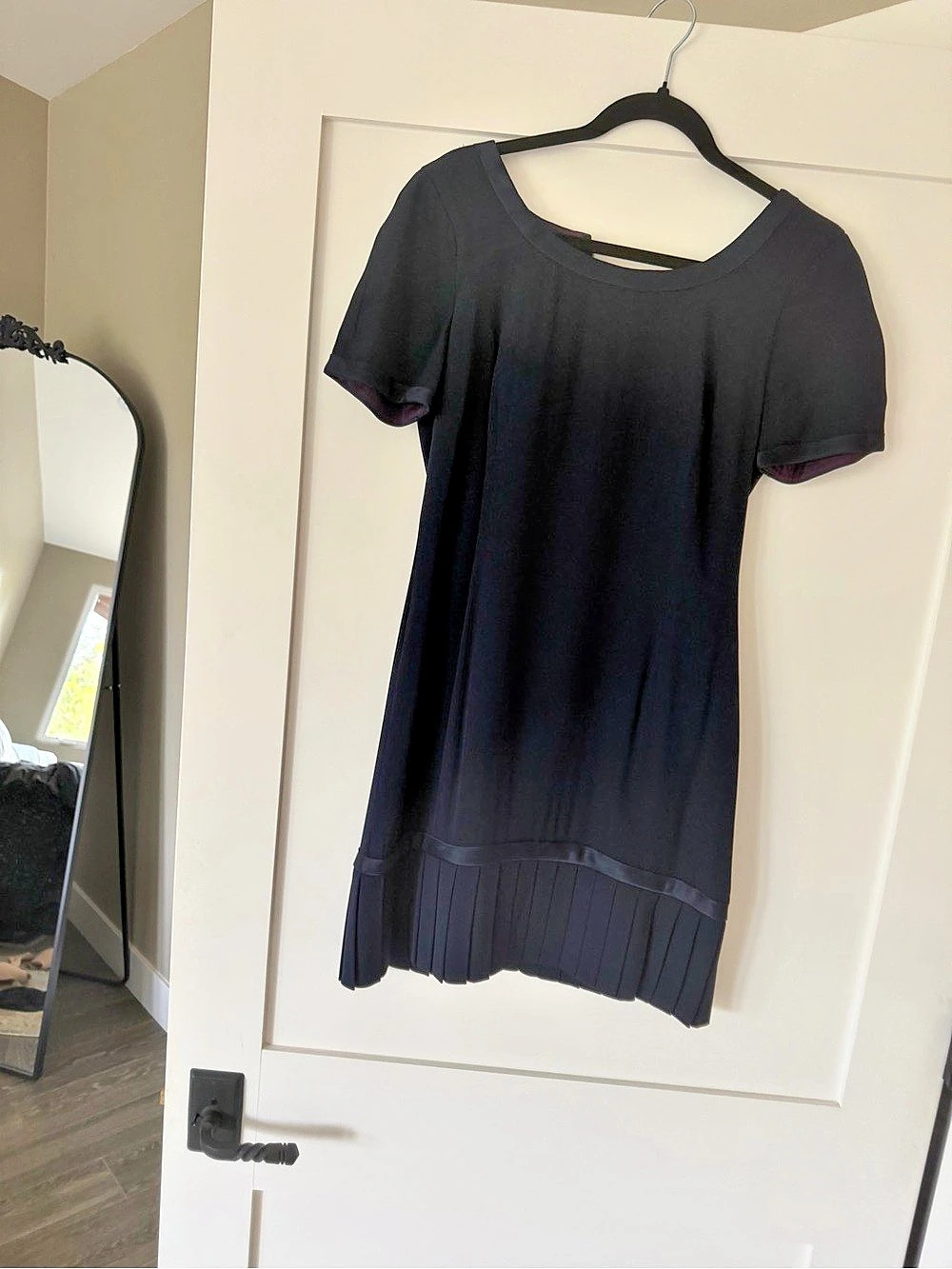 CH by Carolina Herrera Black Pleated Hem Dress Size 4